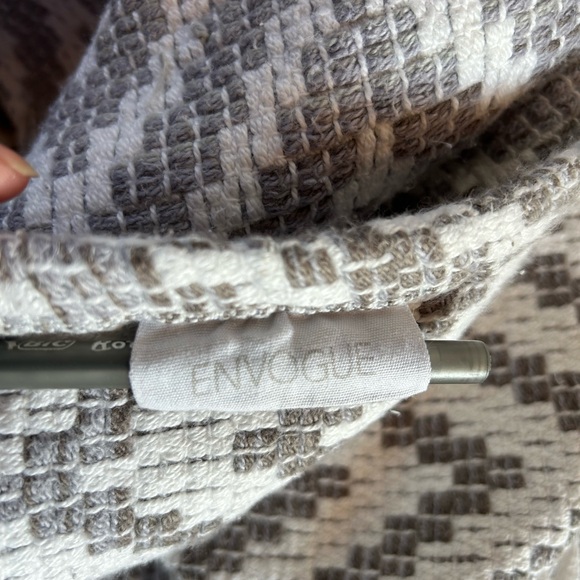 Throw Blanket - Picture 9 of 10